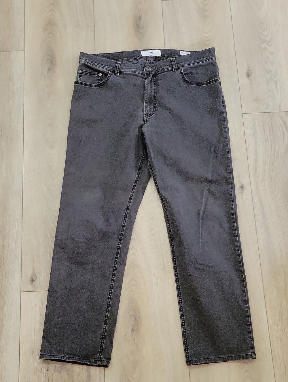Brax Cooper Fancy Men's Straight-Leg Jeans in Washed Gray